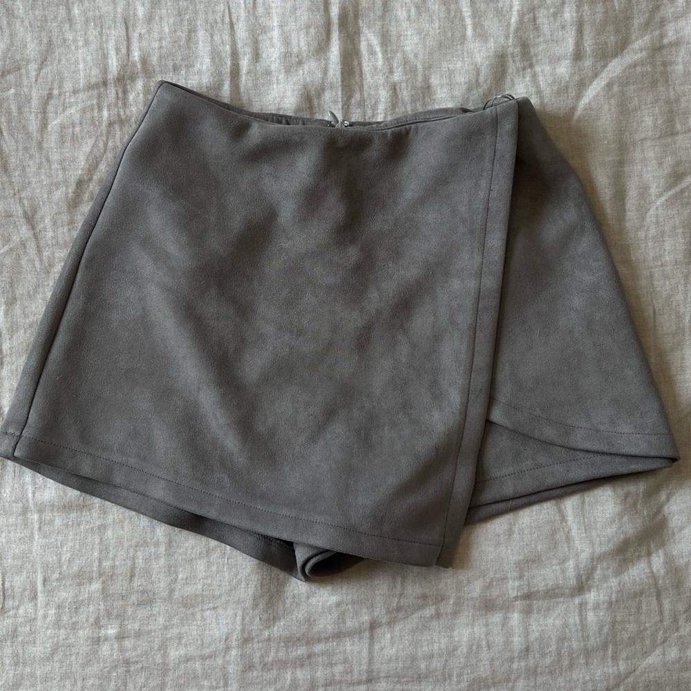 Suade Skort